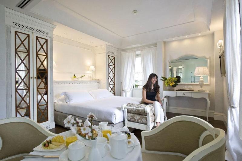 Hotel Athena 5*